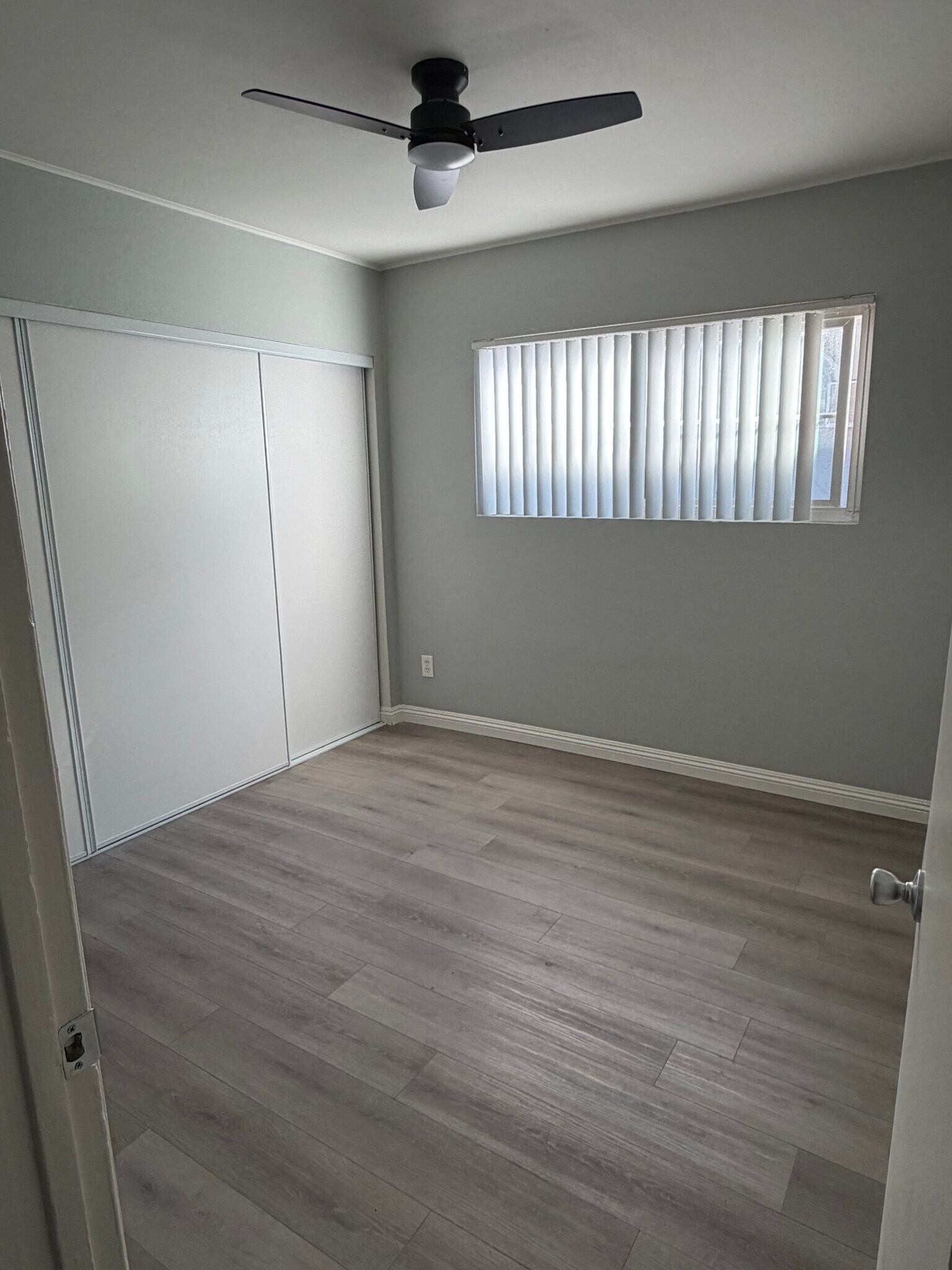 Building Photo - 6928 Woodley Ave