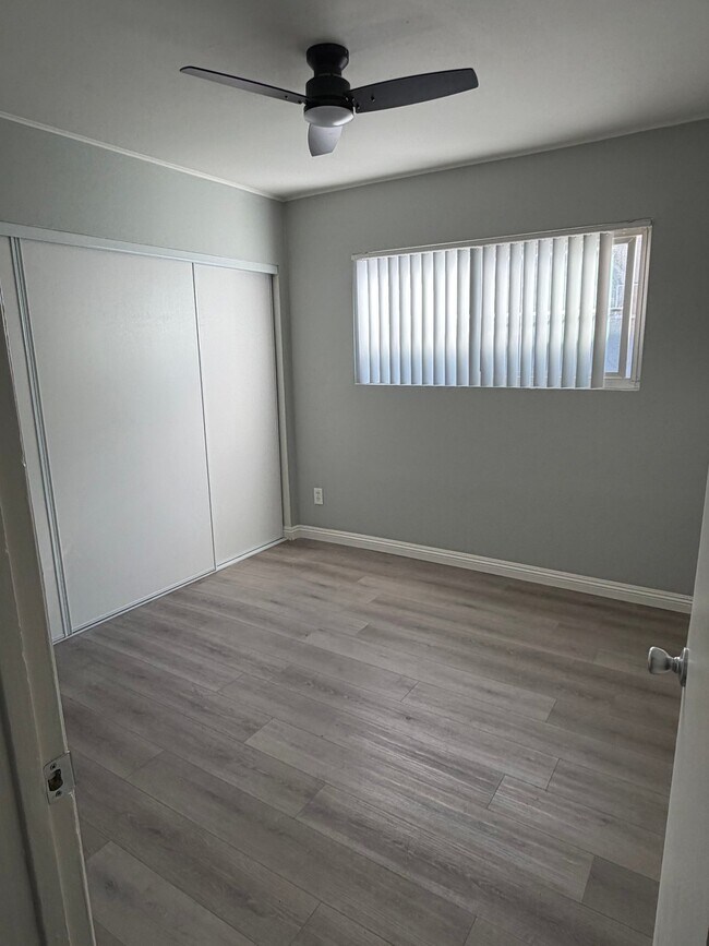 Building Photo - 6928 Woodley Ave