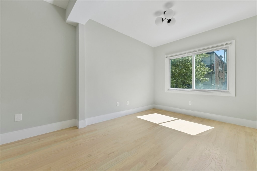 Building Photo - 179 Chelsea St