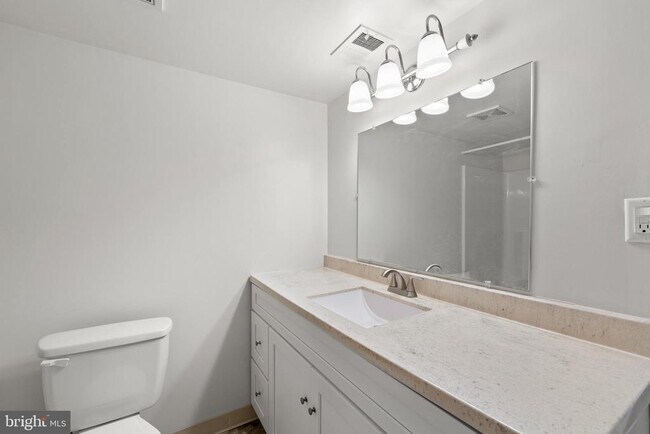 Building Photo - 424 Meadowview Ln