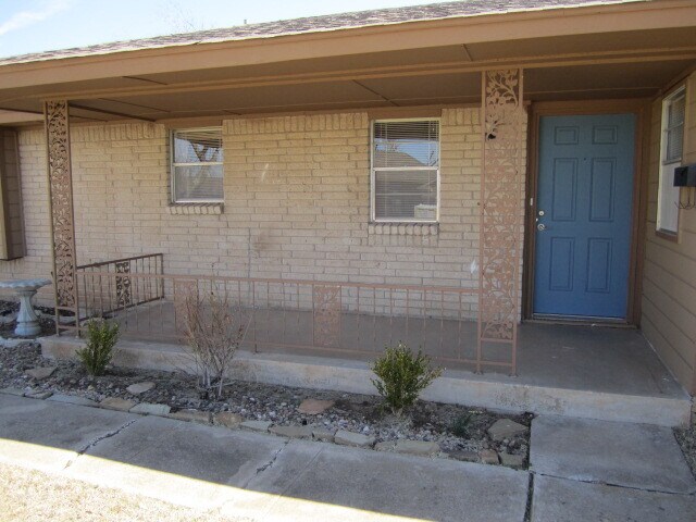 Building Photo - 1000 S Howard Ave