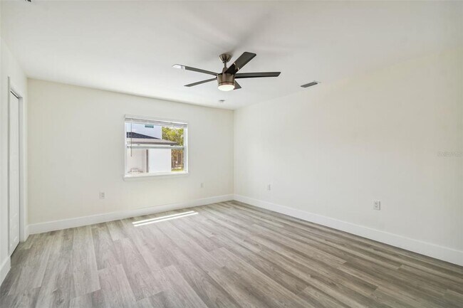 Building Photo - 4910 W San Miguel St