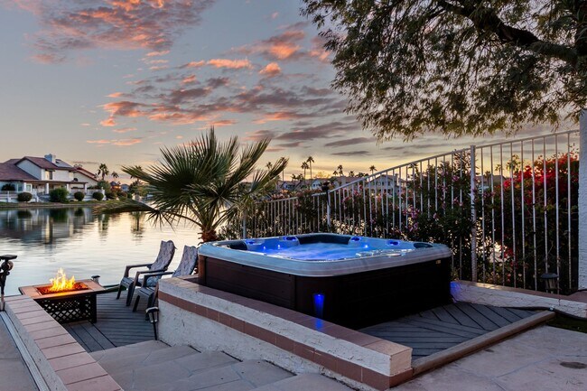 Building Photo - 4 bedroom Lakefront Property