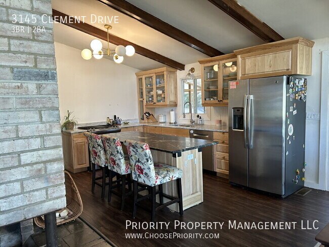 Building Photo - 3145 Clement Dr
