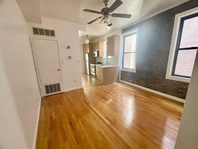 Building Photo - 163 Baldwin Ave