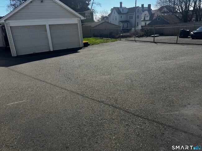 Building Photo - 10 Bayview Ave