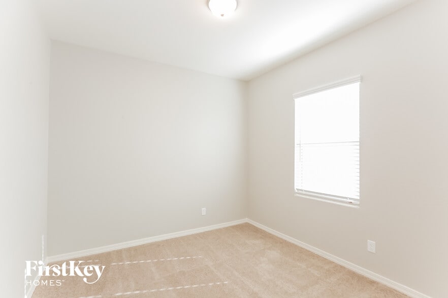 Building Photo - 296 W Powell Dr