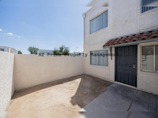 Building Photo - 5246 N 42nd Ln