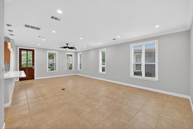 Building Photo - 2019 Pine Island Cir