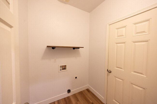 Building Photo - Three bedr. one level home in Washougal - Fenced yard