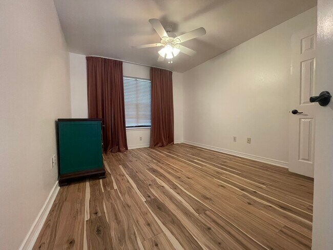 Building Photo - 6264 Lemans Dr