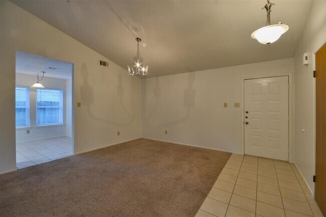 Building Photo - 3210 River Valley Dr