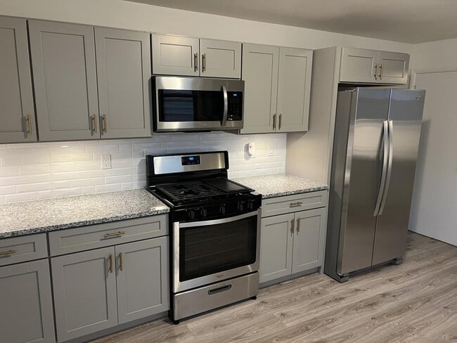 Building Photo - 9 W 2nd Ave