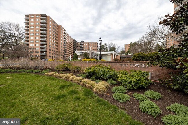 Building Photo - 4201 Cathedral Ave NW