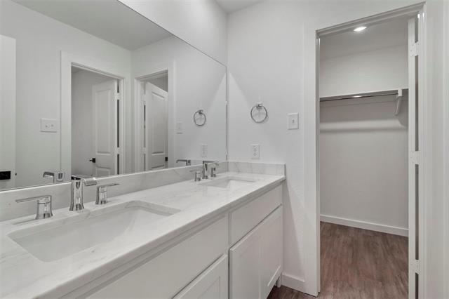 Building Photo - 719 Maple Row