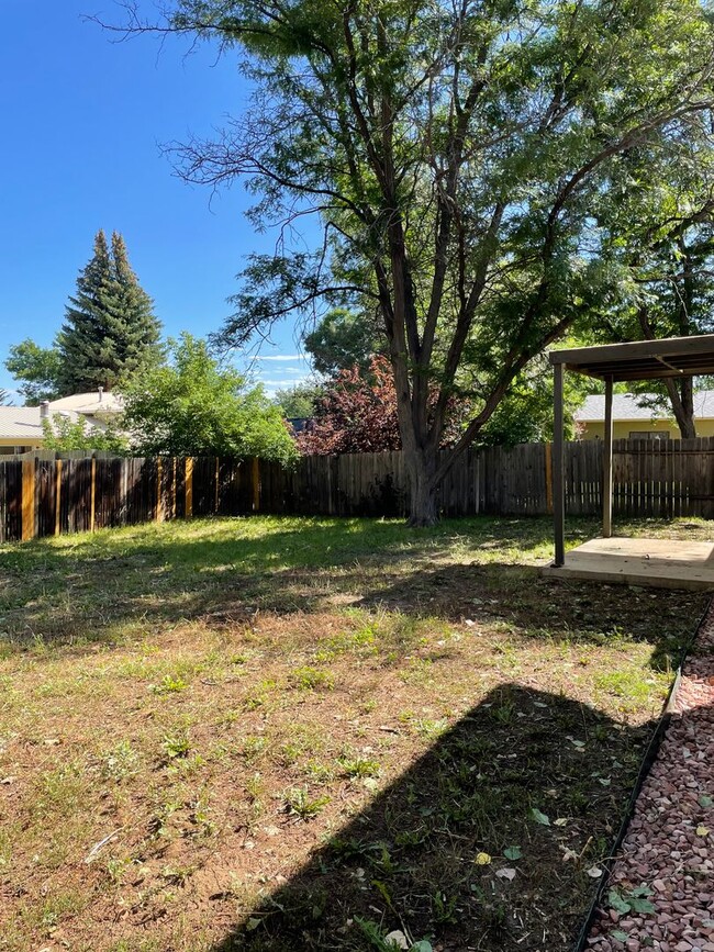 Building Photo - STUDENTS WELCOME! 3 Bed 1.5 Bath Home in great location West Ft Collins w/ Garage and Fenced Yard