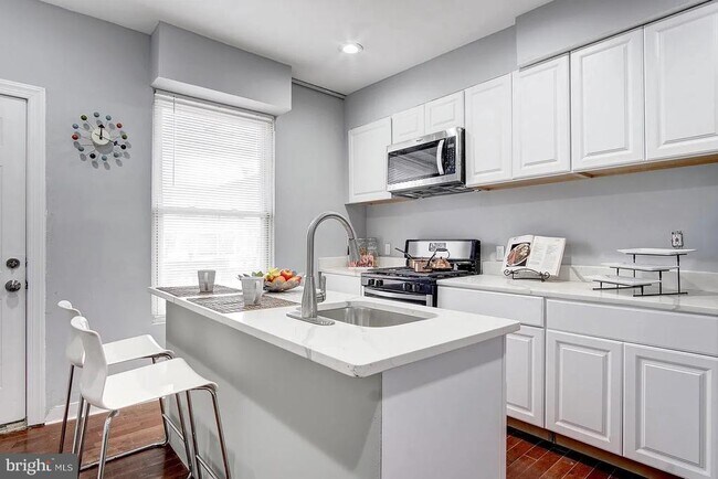 Building Photo - 811 N Luzerne Ave