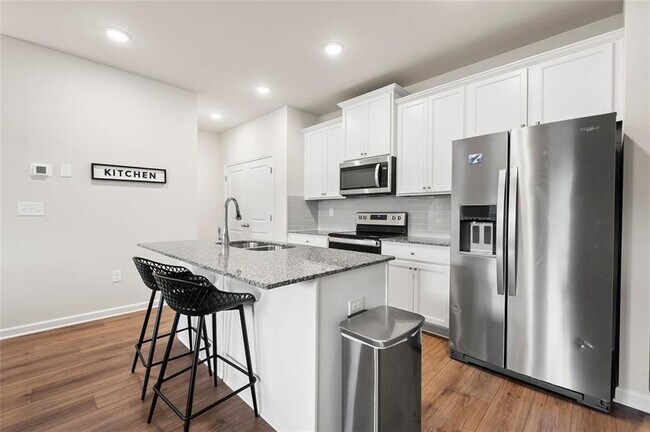 Building Photo - 6373 Rosetta Dr