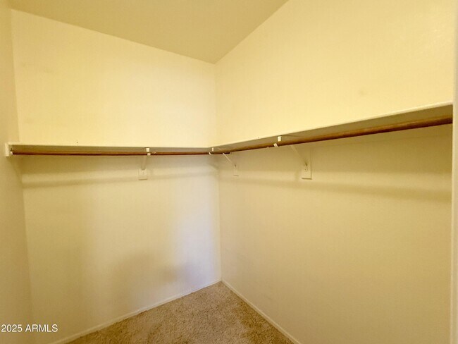 Building Photo - 1432 S Apache Dr