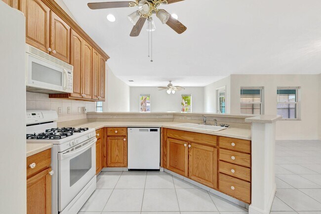Building Photo - 189 SE Floresta Dr