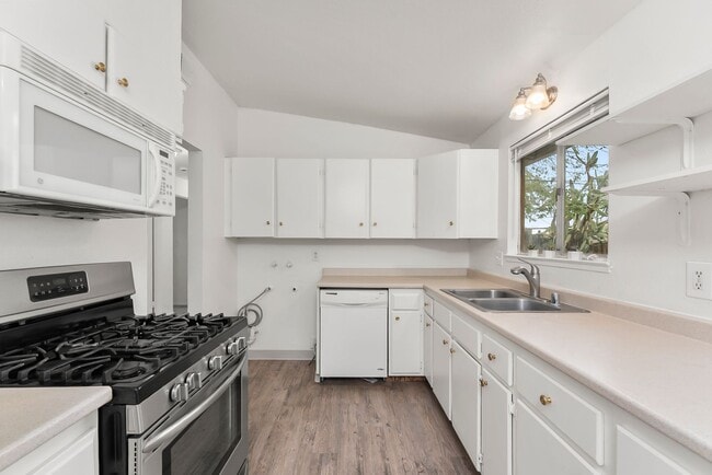 Primary Photo - 6404 Stoneman Dr