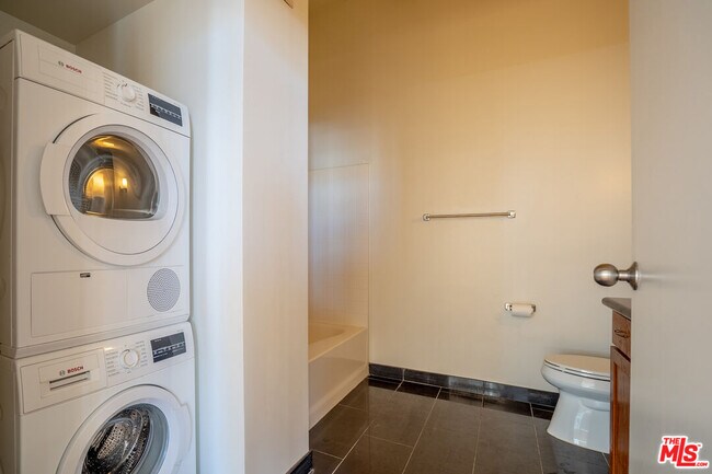 Building Photo - 420 San Pedro St