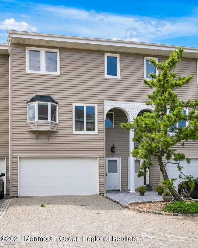 Building Photo - 1332 Ocean Ave