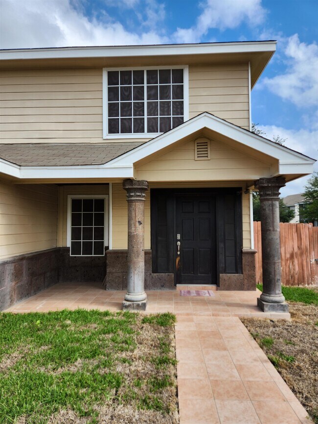 Building Photo - 1701 Port Lavaca St