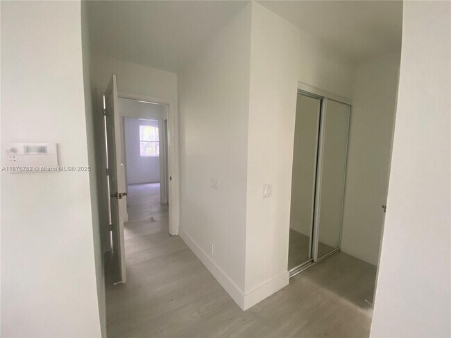 Building Photo - 241 E Bayridge Dr