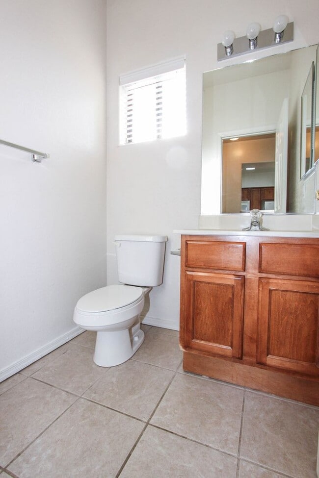 Building Photo - 3 bed 3 bath Townhome in Boulder Park