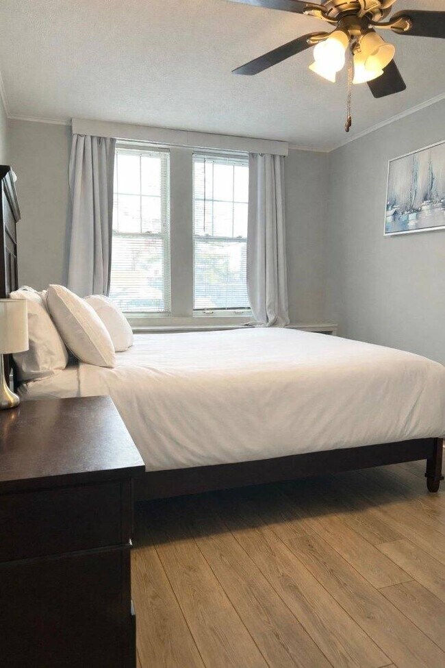 Building Photo - 639 Summer St