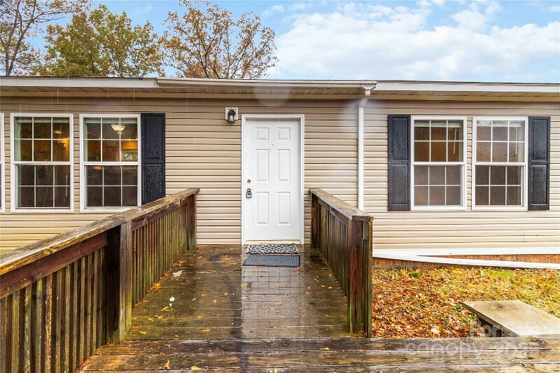 Building Photo - 2420 Creekside Dr