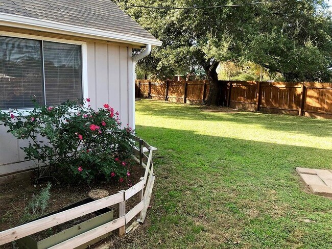 Building Photo - 6500 Jennings Dr