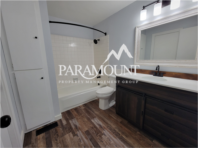 Building Photo - Cute & Fully Remodeled Home in Quiet Neighborhood!