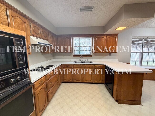 Building Photo - 1103 Scarlet Oaks Cir