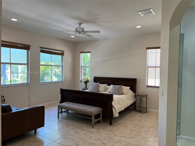 Building Photo - 3160 NW 125th Way