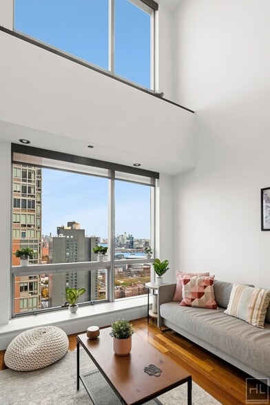 Building Photo - Furnished 2bed/2bath Penthouse w/Views