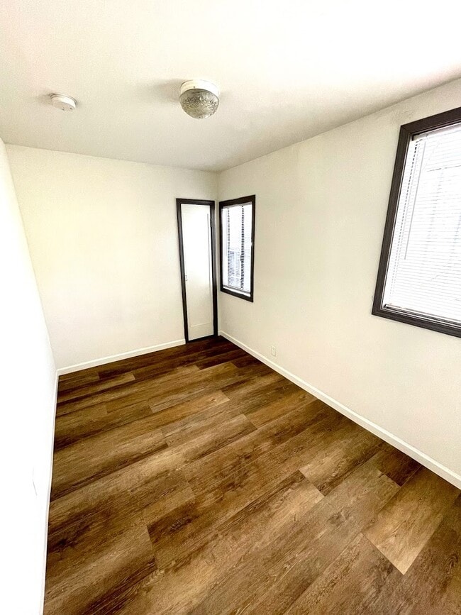 Building Photo - 1339-1345 S. Sycamore Avenue