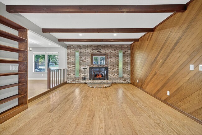 Building Photo - Charming 3-Bed / 2-Bath Retreat on Over an Acre in Sebastopol