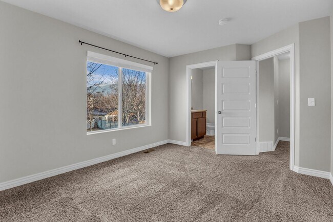 Building Photo - Spacious 4BR End-Unit Townhome | Low-Maintenance HOA Living