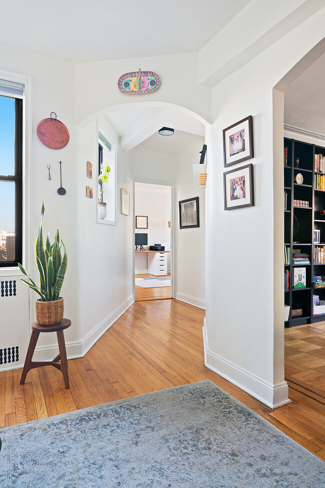 Primary Photo - 385 E 18th St