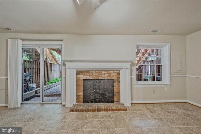 Building Photo - 7177 Lake Cove Dr