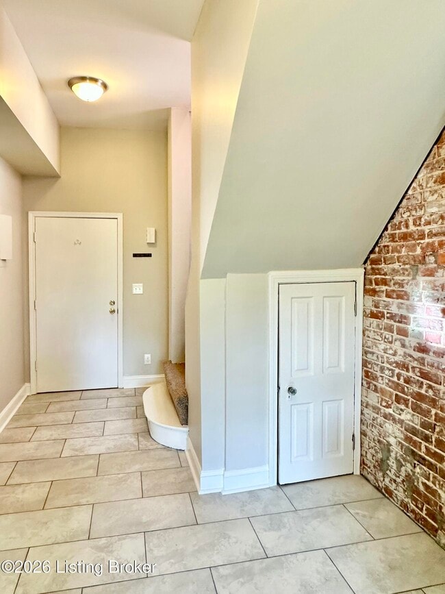 Building Photo - 1402 S 6th St