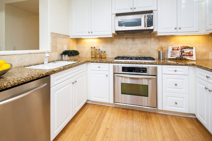 Building Photo - 12975 Agustin Pl