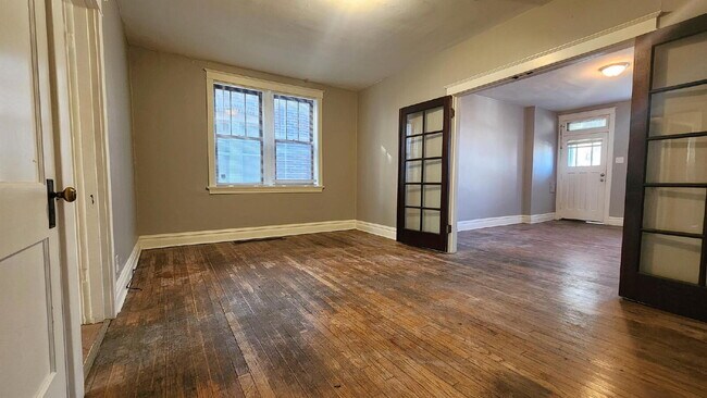 Building Photo - ** MOVE IN SPECIAL** Charming 1-Bedroom Apartment in South St. Louis