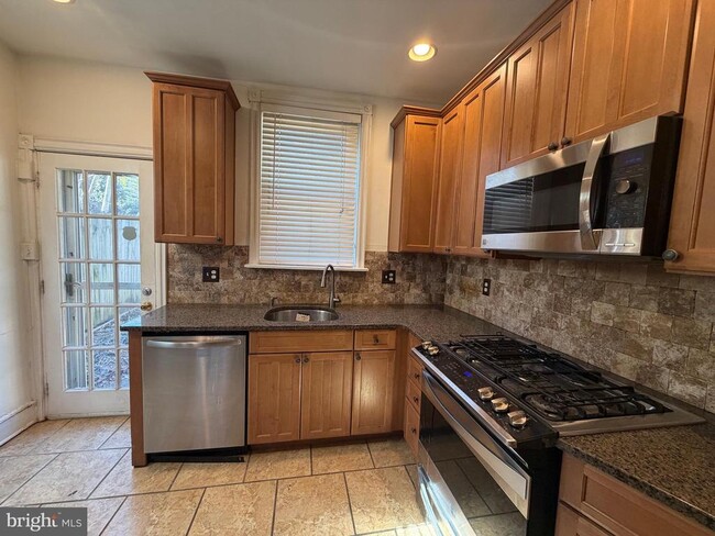 Building Photo - 1505 Hancock St