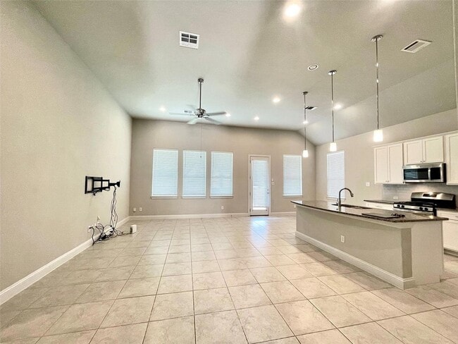Building Photo - 6405 Coalinga Ln