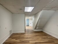 Building Photo - 106 Elk St