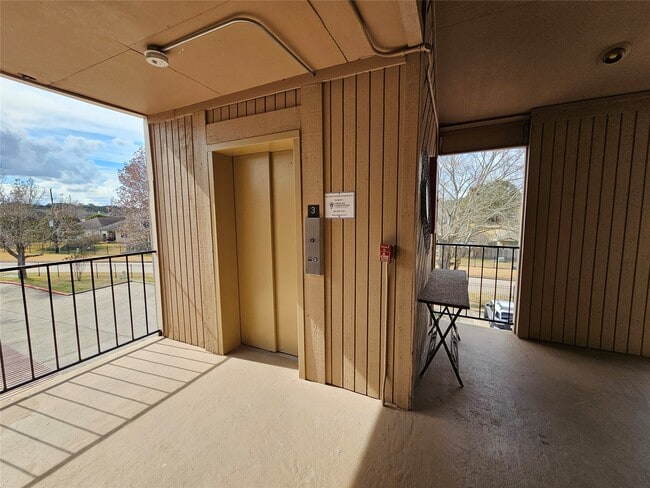 Building Photo - 15575 Marina Dr