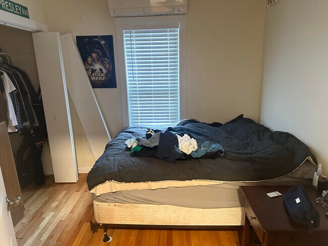 Building Photo - 525 E 3rd St